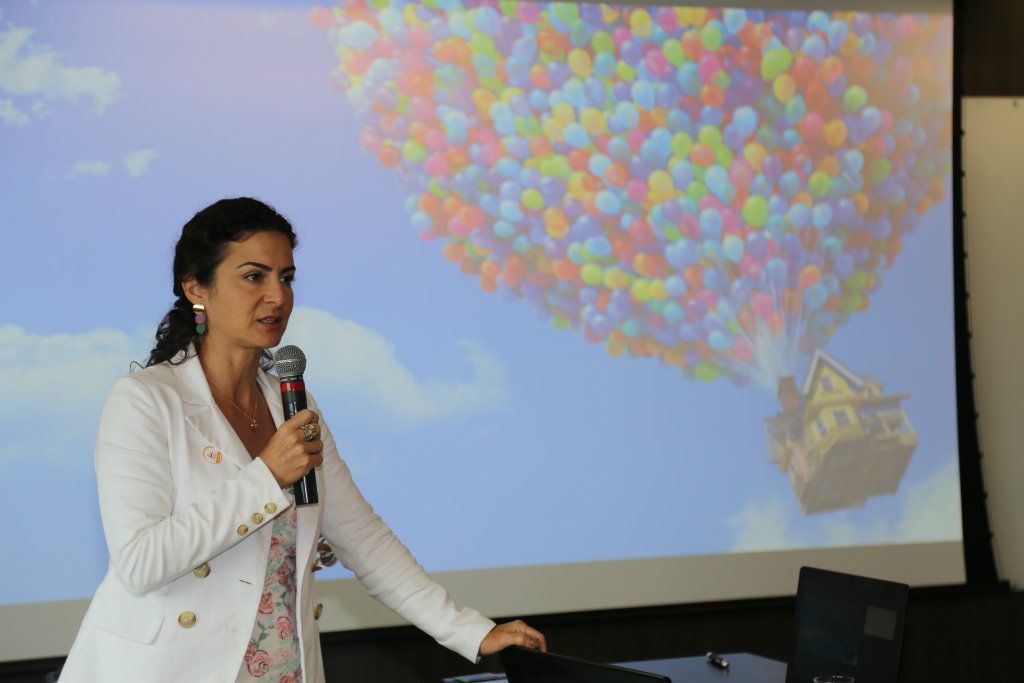 Renata Carvalho apresenta nova identidade visual do projeto